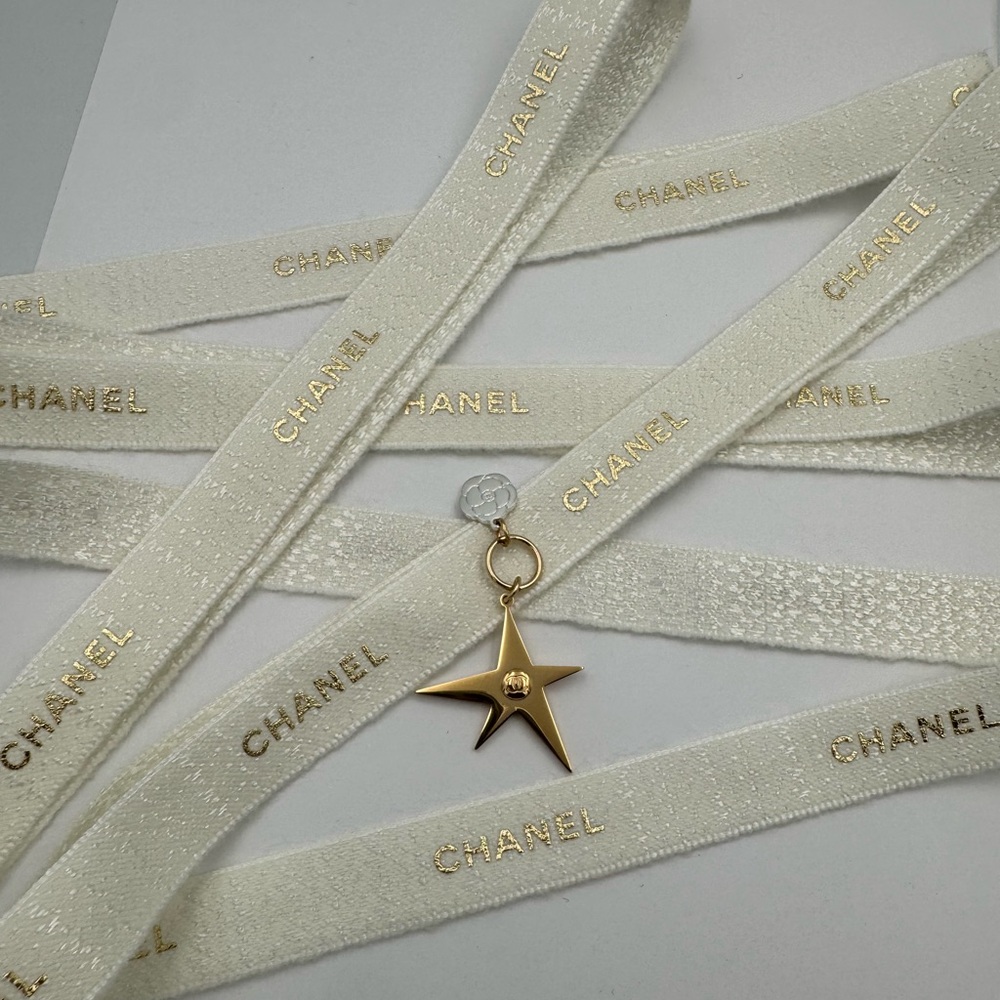 Chanel Comet holiday charm w/ Ribbon